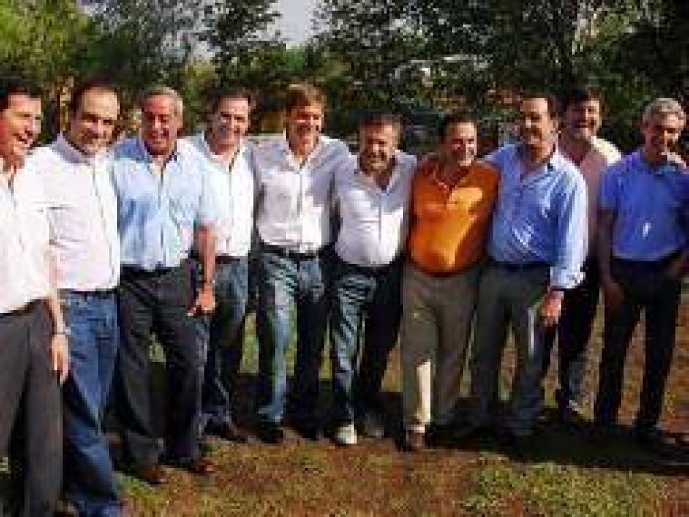 Intendentes radicales pidieron un "profundo debate" y una "renovaci�n" partidaria