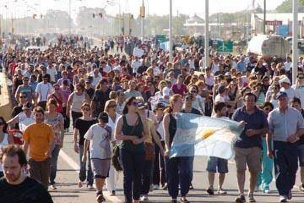 Masivo corte de ruta en Jun�n para exigir que se construya la autov�a