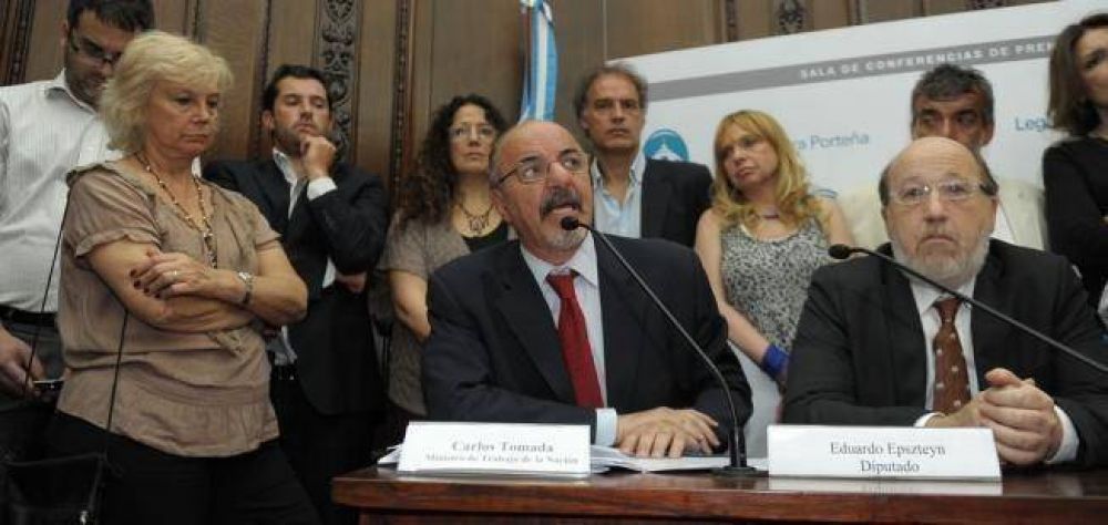 El Gobierno nacional embiste contra Macri por el derrumbe