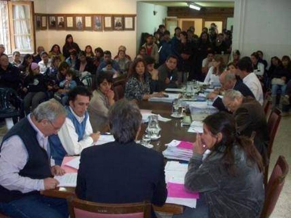 Concejales ven como �posible estafa� la compra de tierras y dudan de autorizarla