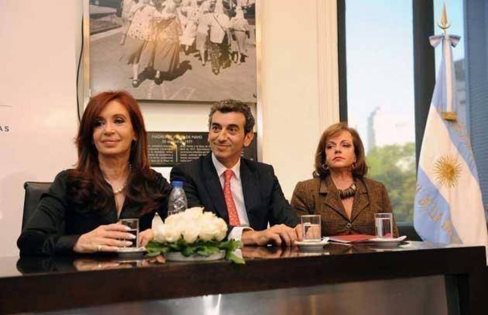 Aunque entr� 30% m�s de divisas que en 2010, CFK admite que la crisis puede impactarnos