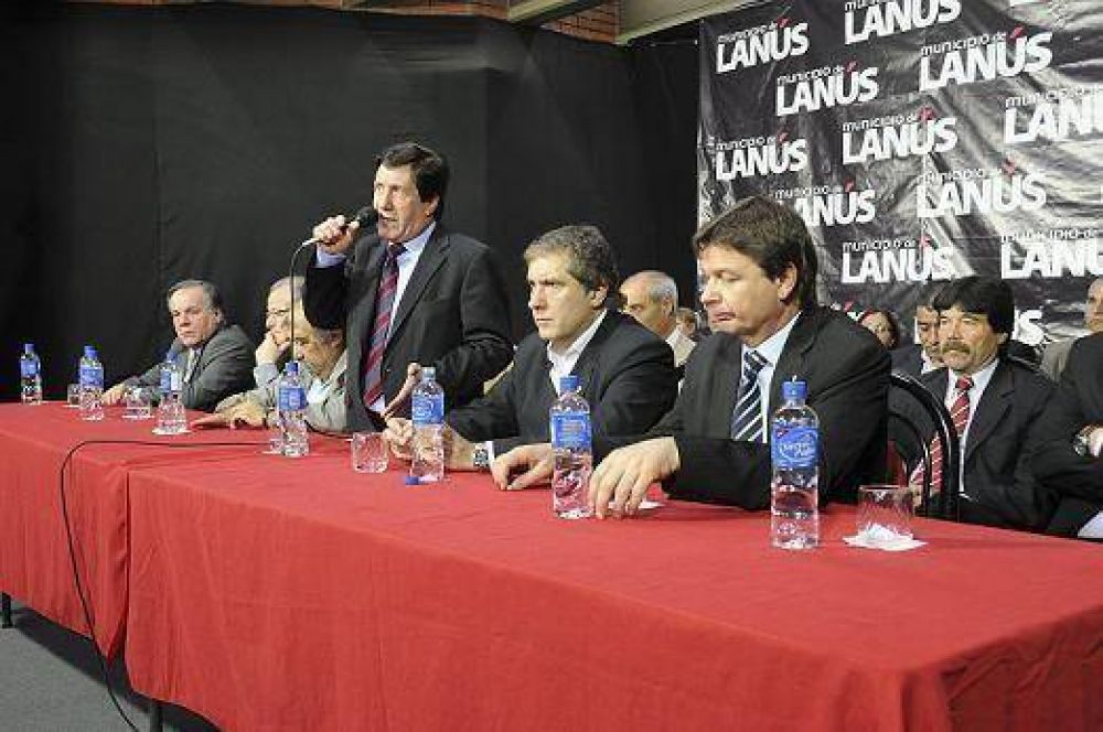 D�AZ P�REZ ENTREG� MEDALLAS A TRABAJADORES QUE CUMPLIERON 25 Y 30 A�OS DE SERVICIO