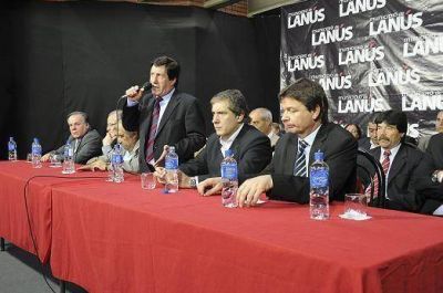 D�AZ P�REZ ENTREG� MEDALLAS A TRABAJADORES QUE CUMPLIERON 25 Y 30 A�OS DE SERVICIO