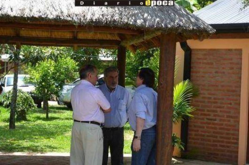 Colombi inici� su gira pol�tica con intendentes liberales