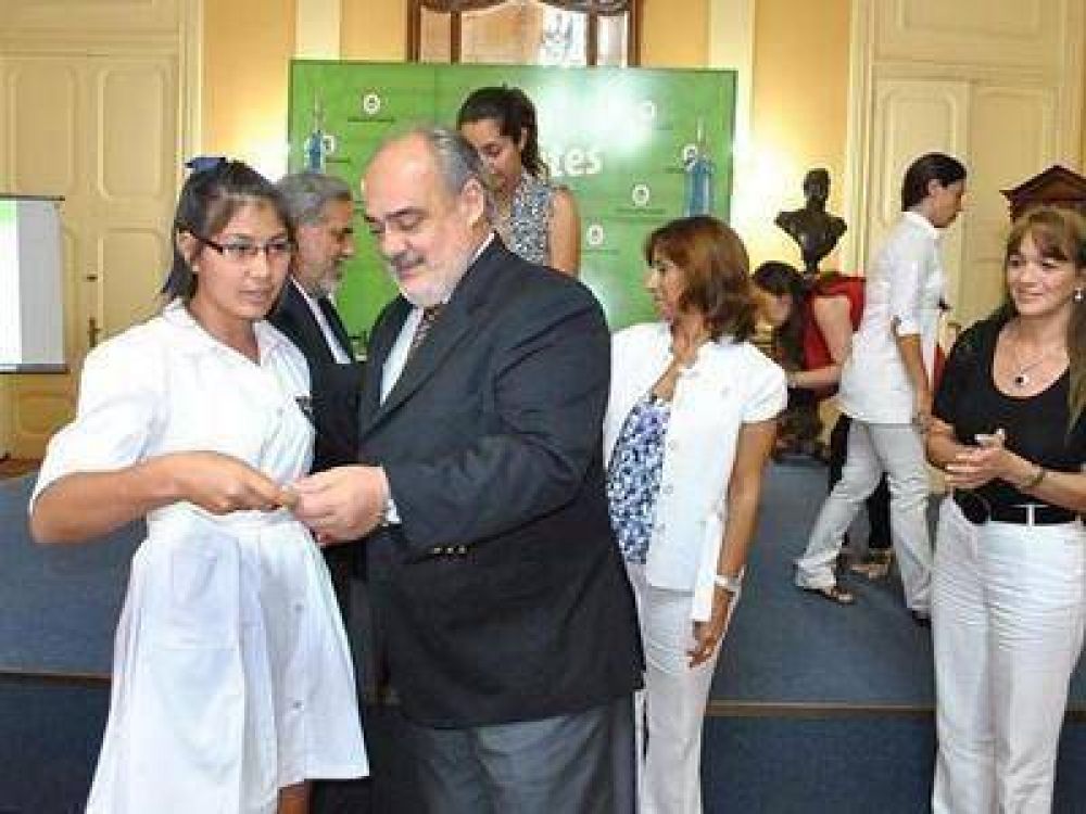 El gobernador entreg� reconocimientos a la primera promoci�n de alumnos mediadores