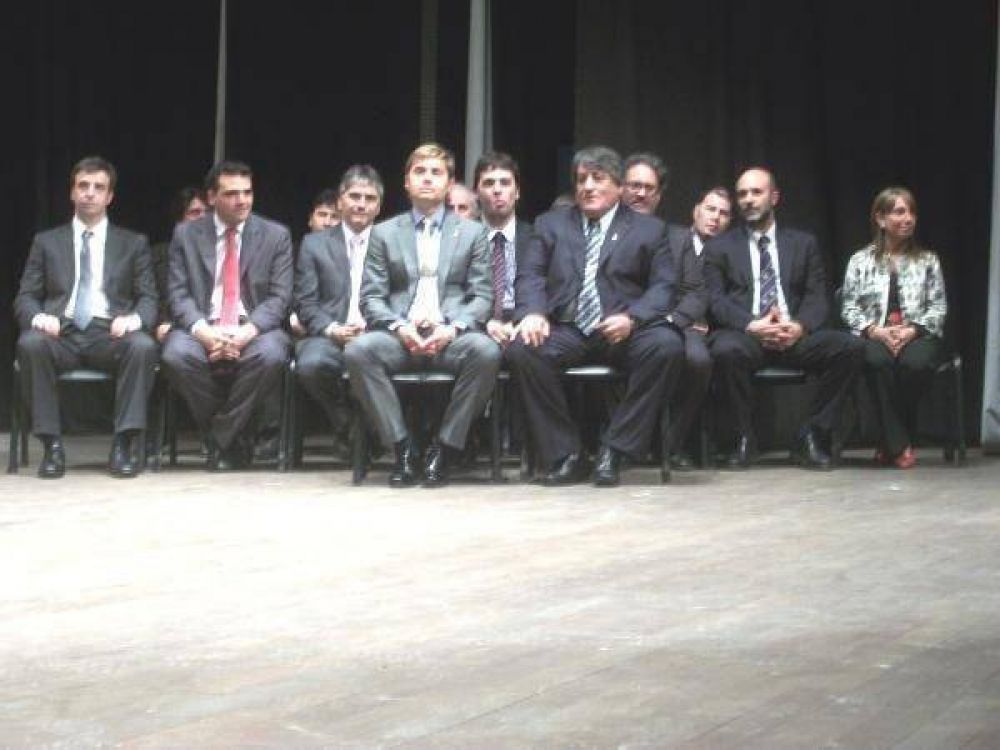 Los funcionarios municipales electos de Ushuaia y Tolhuin recibieron sus certificados
