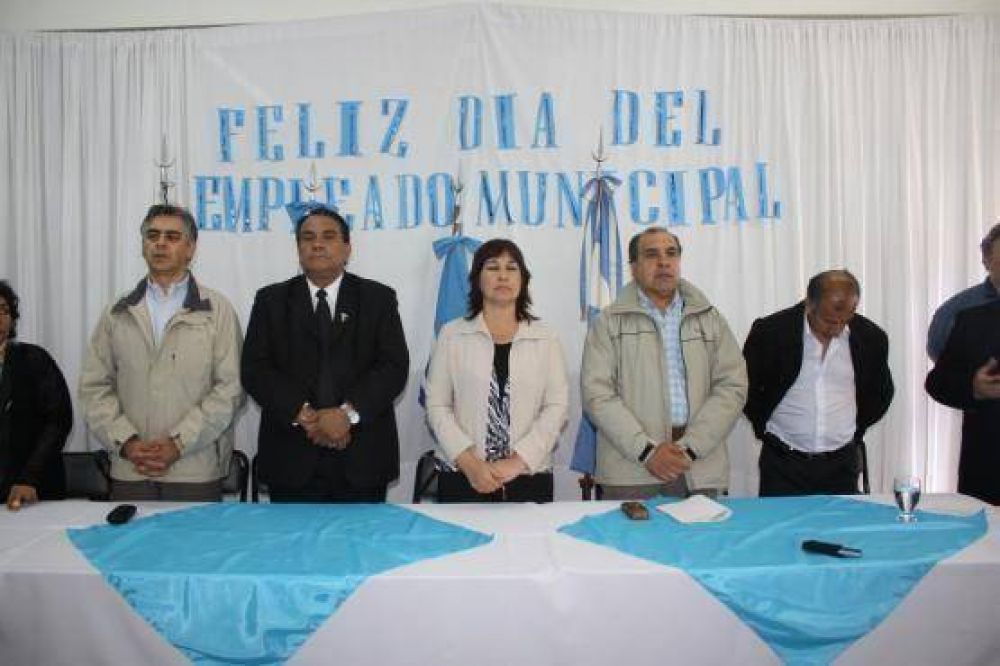 Presentaron un cami�n y un minib�s y se inaugur� el albergue