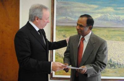 Peralta se reuni� con el embajador de la India