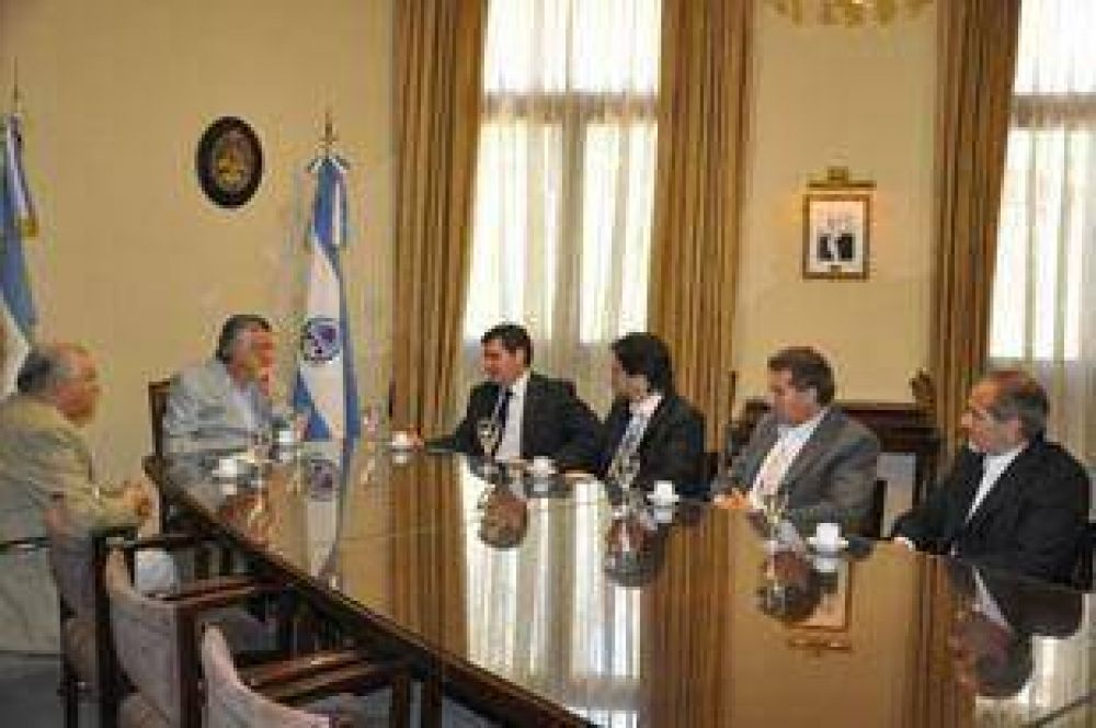 Empresarios de Volvo se reunieron con Gioja: quieren instalar una oficina y abrir una casa de repuestos