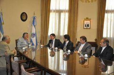 Empresarios de Volvo se reunieron con Gioja: quieren instalar una oficina y abrir una casa de repuestos