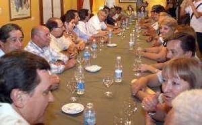 Gioja les pidi� humildad a los candidatos electos