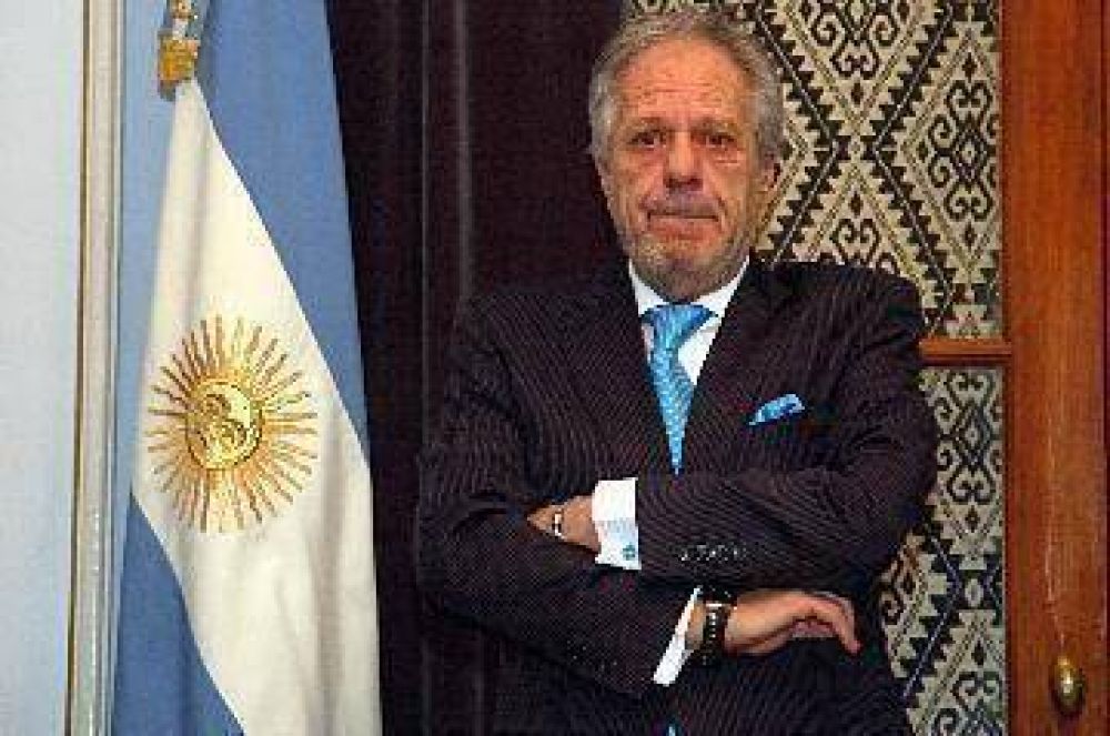 Saiz se va "orgulloso" y pedir� el mando radical