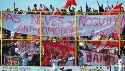 El globo no perdona: Das Neves fue a la cancha de huracan y se retiro insultado