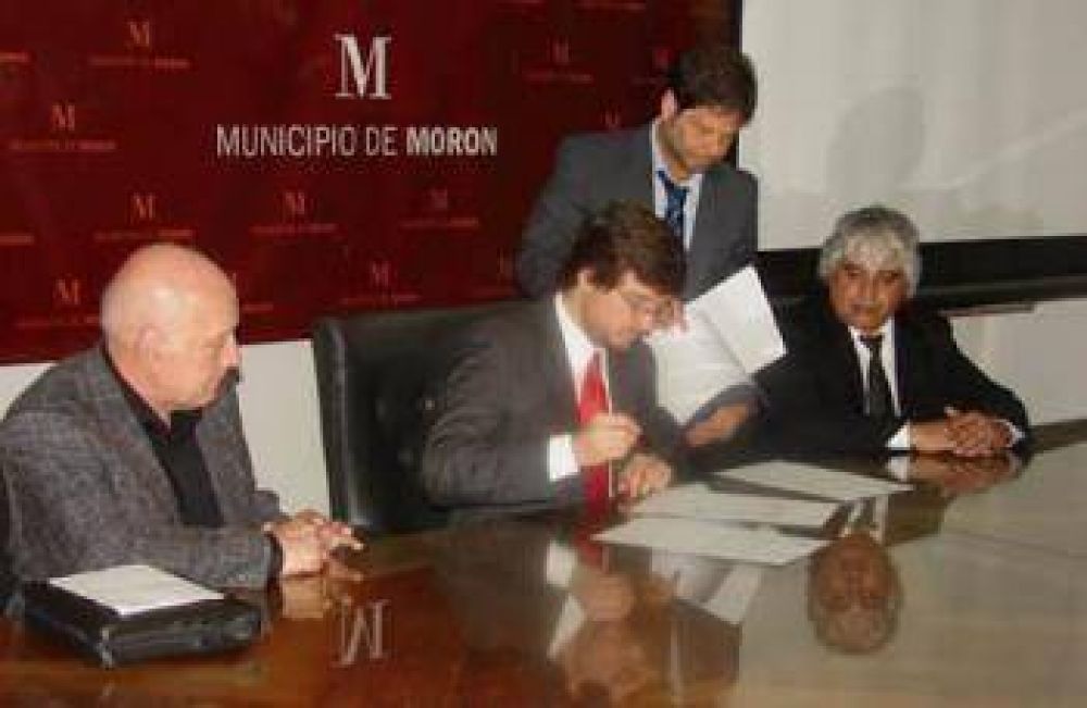 Firman acuerdo con sindicatos por la adjudicaci�n de terrenos en la Base A�rea