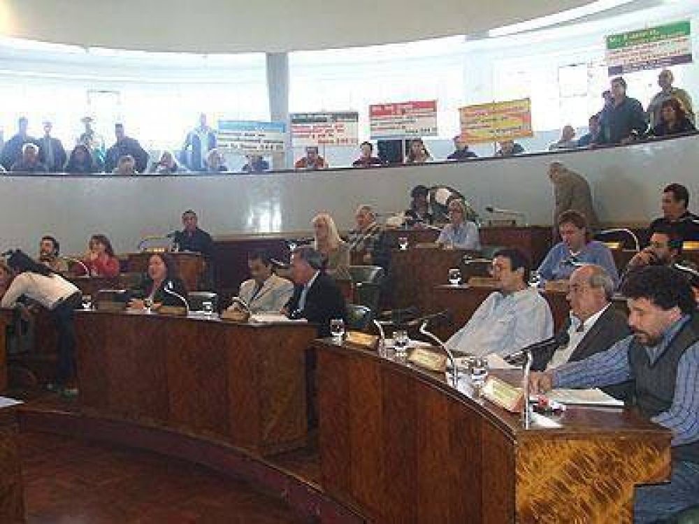 El presupuesto 2012 ser� de 990 millones y prev� aumento de tasas del 25%