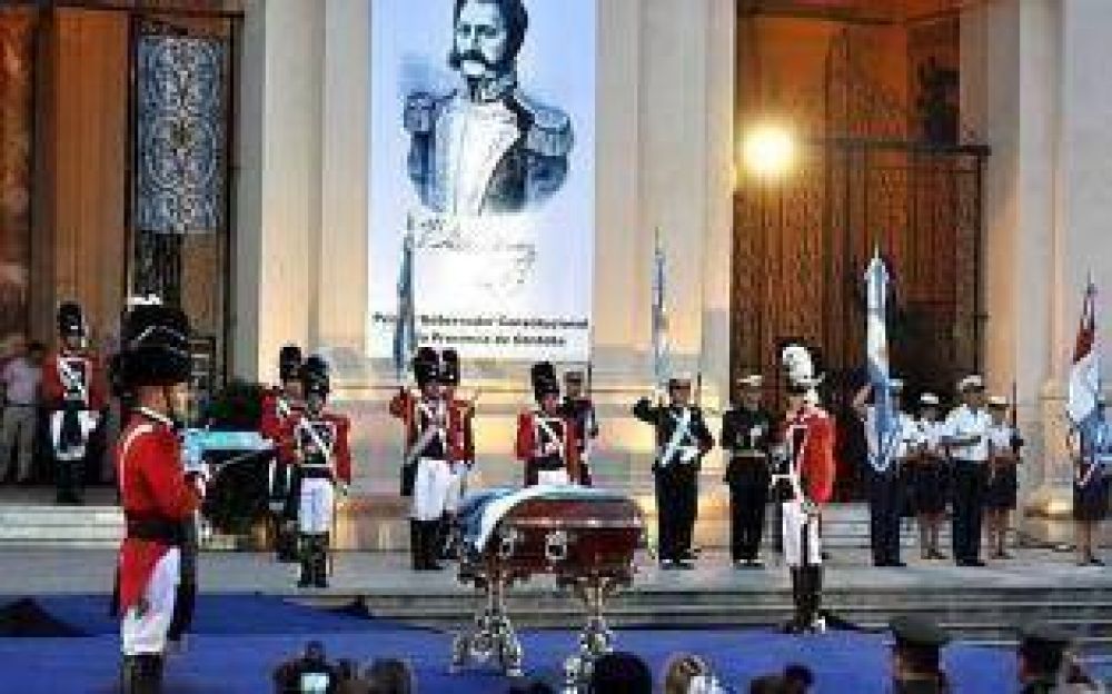 Los restos de Bustos descansan en la Catedral de C�rdoba