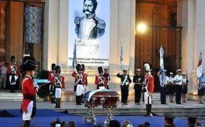 Los restos de Bustos descansan en la Catedral de C�rdoba