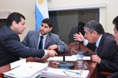 Aprueban nuevas tarifas para remises y taxis 