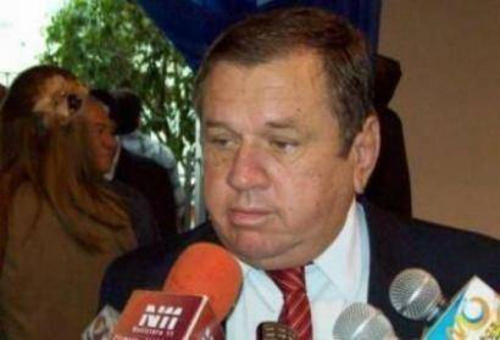 El intendente De Vido anunci� la recategorizaci�n de municipales 