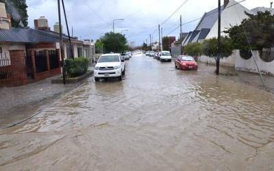 Vecinos protegieron sus casas de la lluvia con bolsas de arena