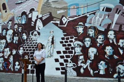 LUJ�N - GRACIELA ROSSO, AUTORIDADES DE LA ESCUELA DE ARTE, ALUMNOS Y EGRESADOS, INAUGURARON EL MURAL DEL BICENTENARIO