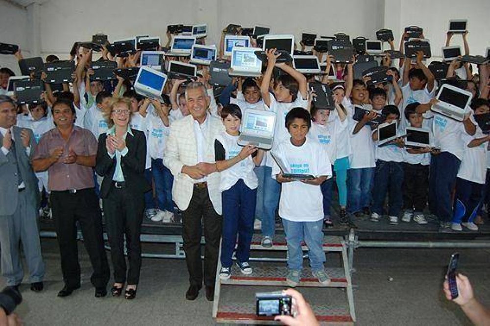 El martes entregan netbooks a escuelas de Villa Mercedes