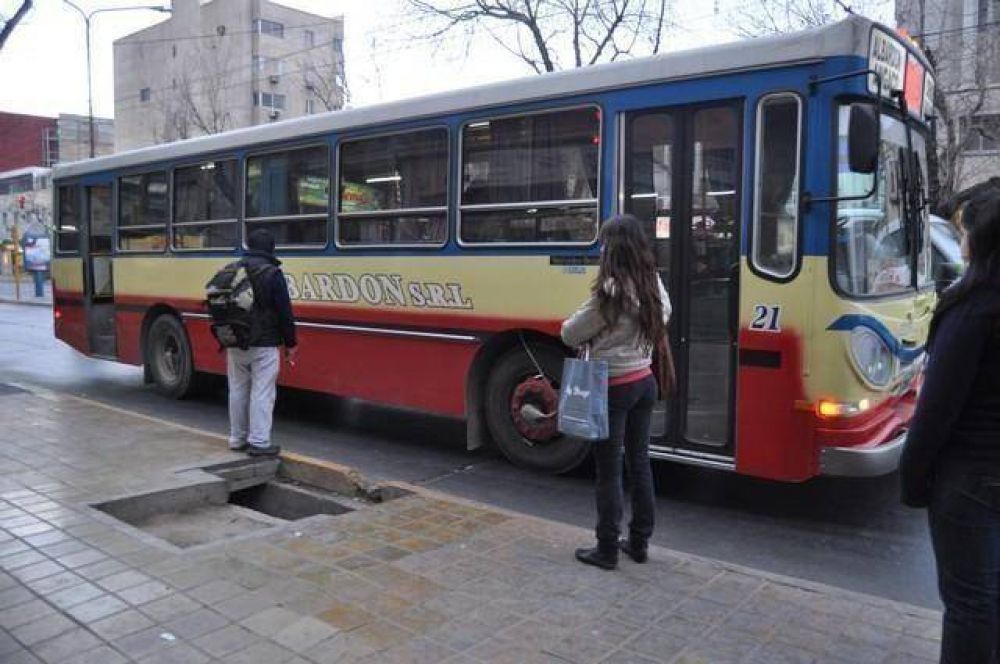 Empresarios del transporte estudian un aumento del boleto