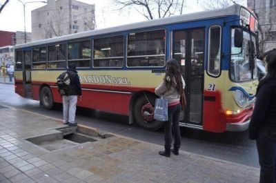 Empresarios del transporte estudian un aumento del boleto
