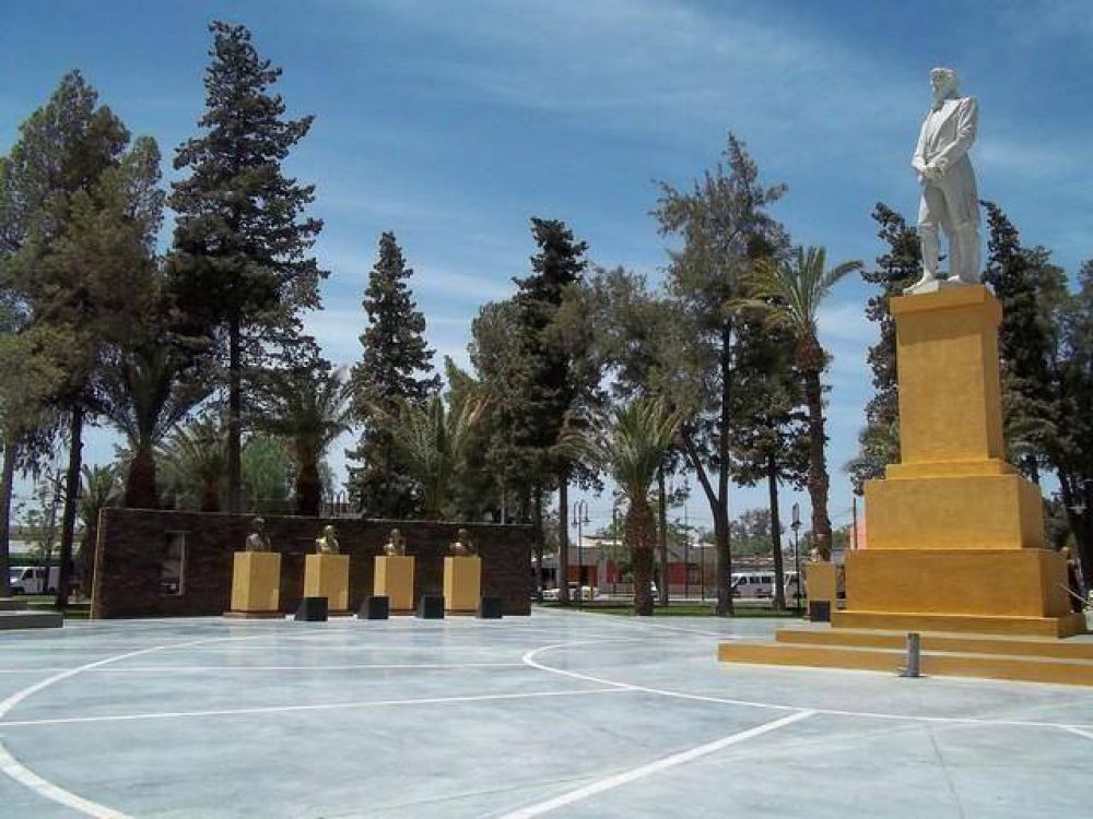 Gioja y Barifusa inauguraron las reformas en la plaza municipal