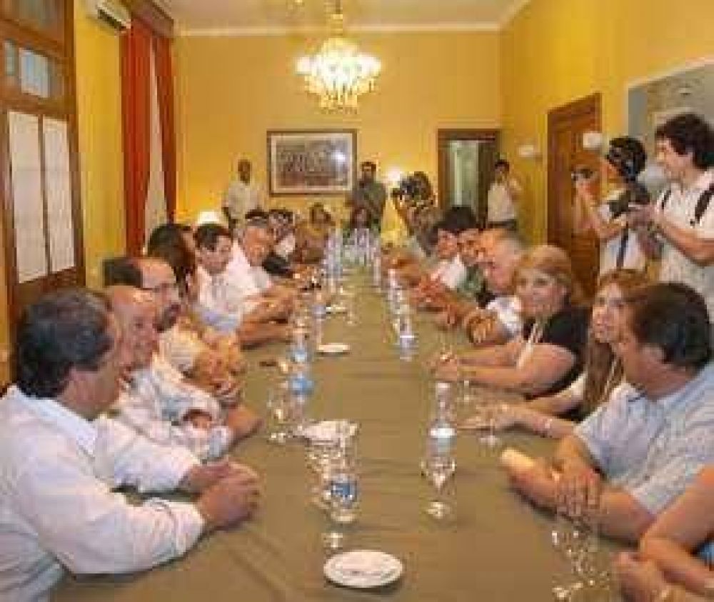 Nuevos intendentes buscan ayuda oficial para obras