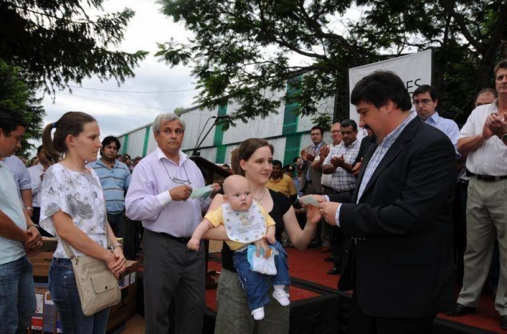 "El cooperativismo es vital para que Misiones siga creciendo�, dijo Closs