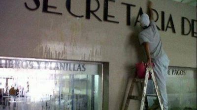 Serios destrozos en la Secretar�a de Trabajo