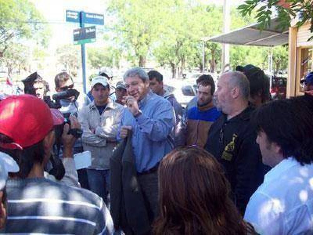 General Acha: estatales reclaman la renuncia de la intendenta Garc�a