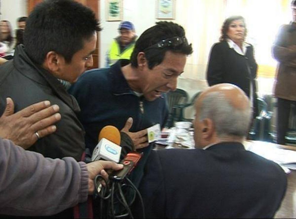 Tensi�n, insultos y amenazas