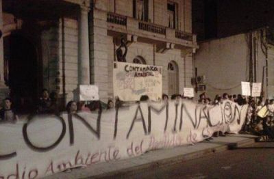 La Asamblea Ambiental se manifest� frente al Municipio