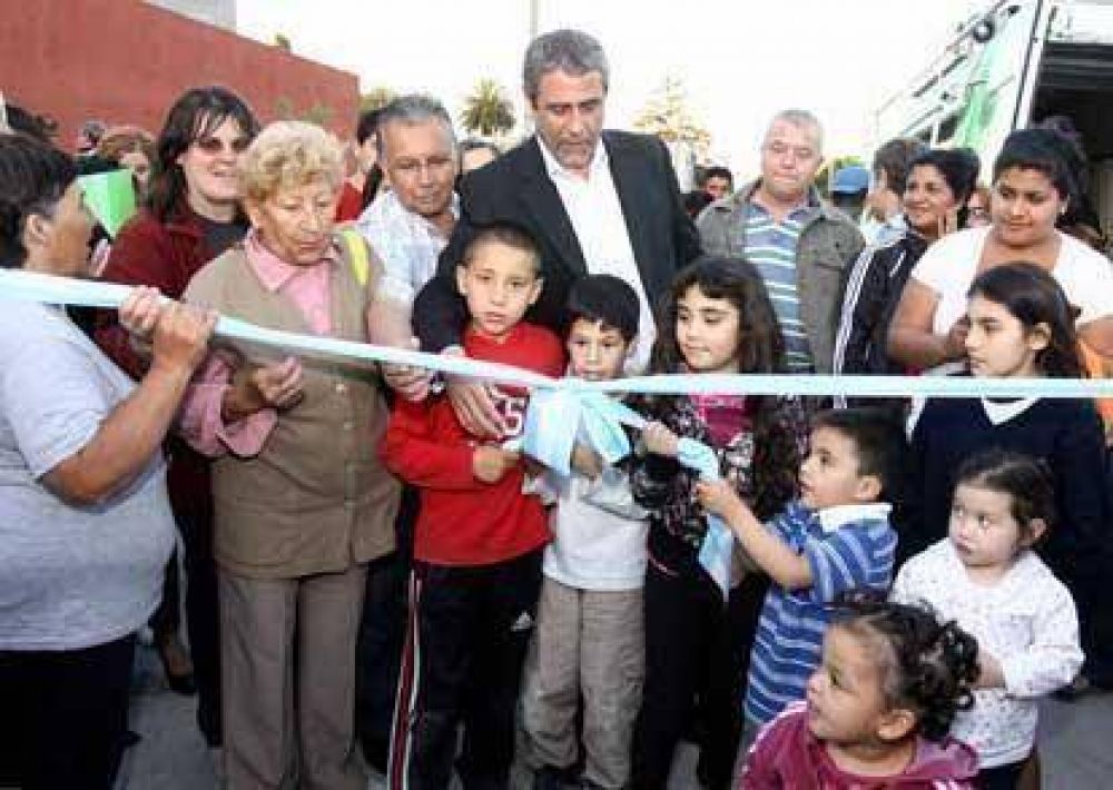 Inauguraron la pavimentaci�n de las calles Magdalena y Lucena 