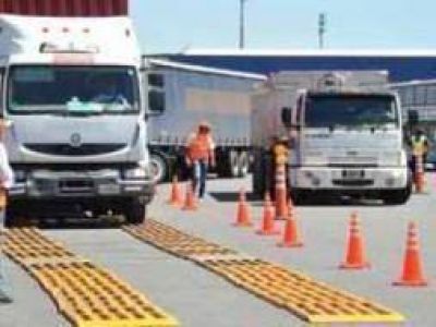 Multan a camiones tras operativo en Autopista Buenos Aires - La Plata