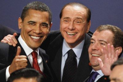 Entre festejos y abucheos, se fue Berlusconi