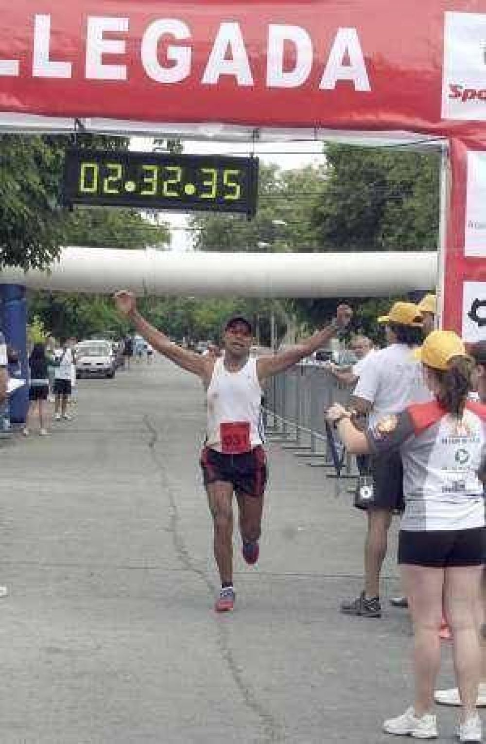 PRIMER MARAT�N INTERNACIONAL: Burgos domin� el pavimento