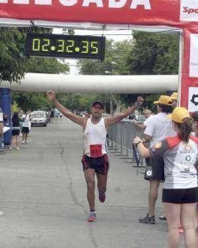 PRIMER MARAT�N INTERNACIONAL: Burgos domin� el pavimento