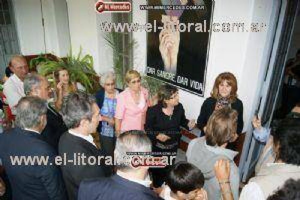 Colombi inaugur� 100 viviendas y record� la deuda de la Naci�n