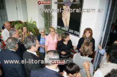 Colombi inaugur� 100 viviendas y record� la deuda de la Naci�n