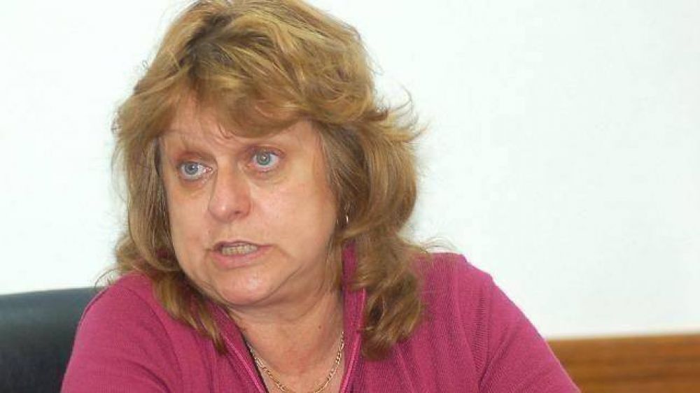 Arrecian los cuestionamientos sobre la rectora de la universidad