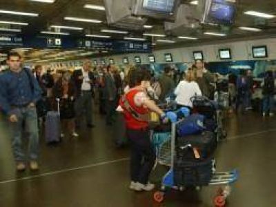 Ezeiza: Cancelaron ayer todos los vuelos de Aerol�neas Argentinas