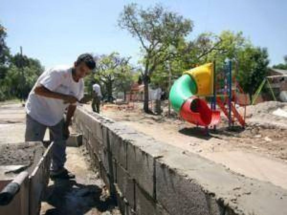 Recuperan una plazoleta para los vecinos en Banfield Oeste