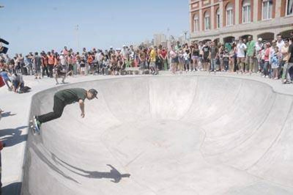 Primeros deslizamientos en el Plaza Bristol - Paseo Patinable