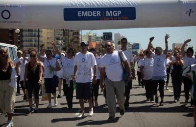 M�s de mil vecinos caminaron para concientizar acerca de la Diabetes