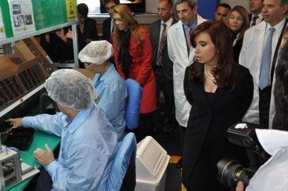 Cristina Fern�ndez visita en Ushuaia la ex planta de CM del grupo New San