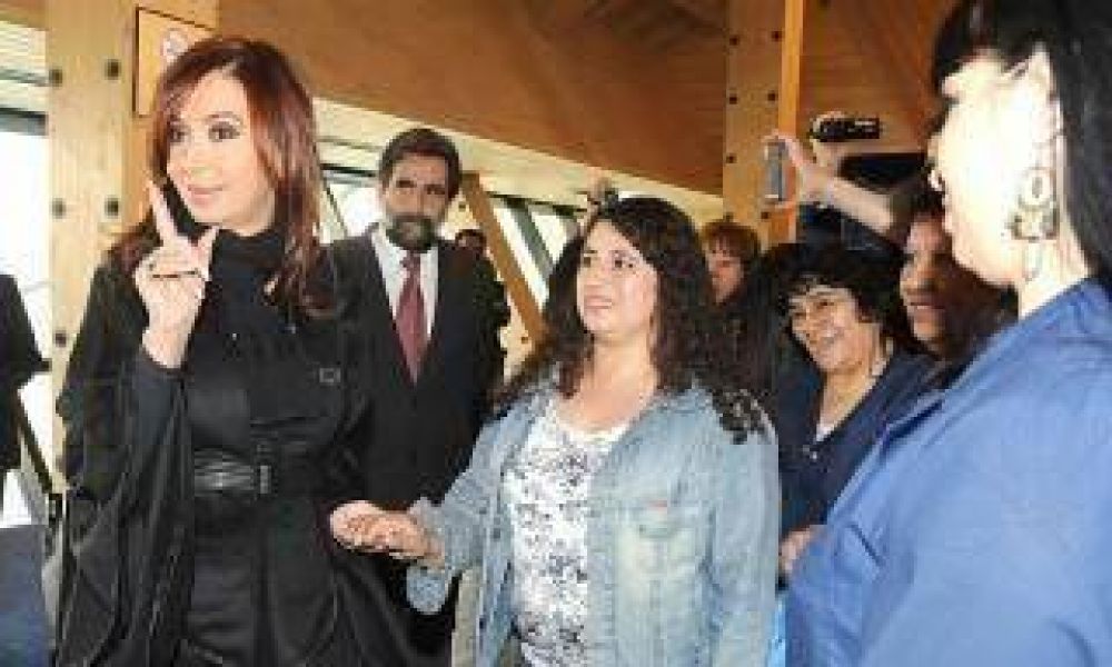La Presidenta llam� a "no boicotear la Argentina, a seguir contribuyendo a que crezca"