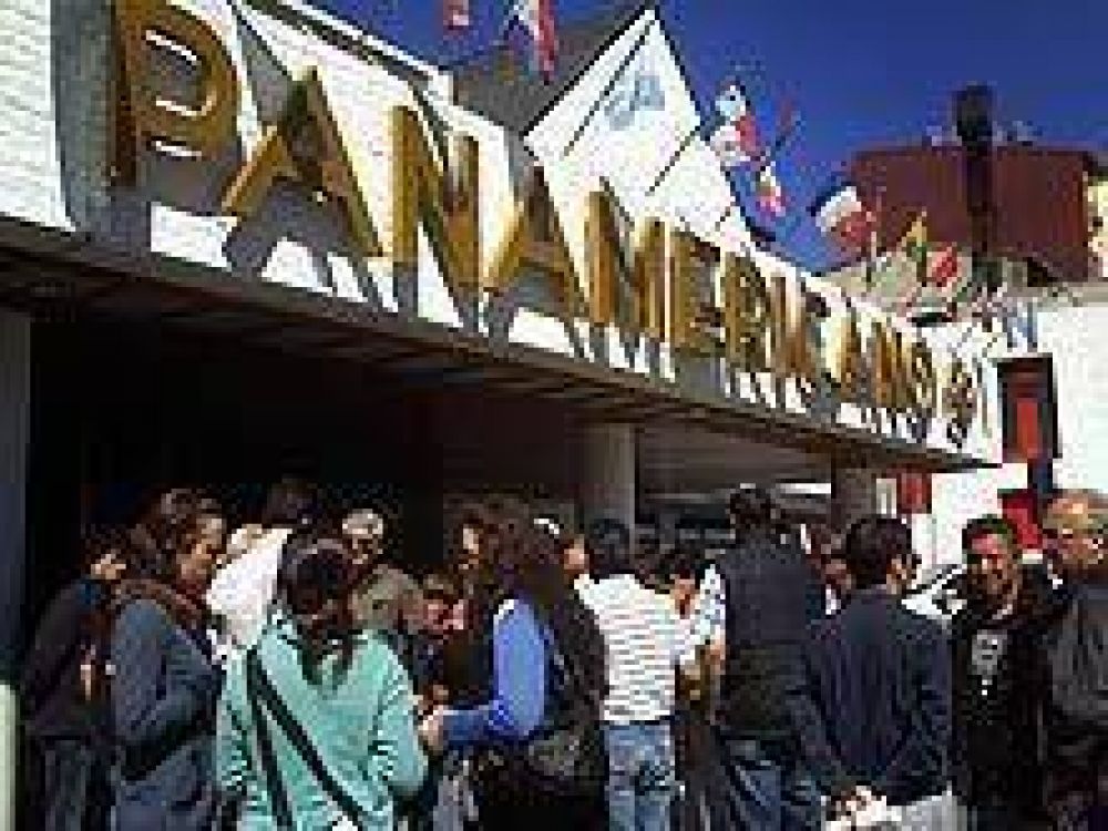 No hubo acuerdo por despedidos de Panamericano: Bloquean ingreso al casino